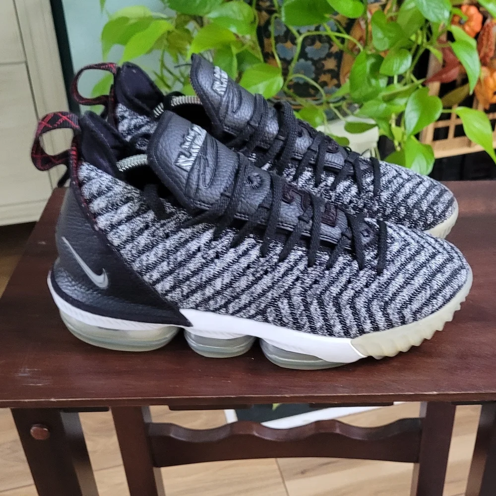 Nike Lebron 16 XVI Oreo Men’s Basketball Sneakers - Picture 3 of 9